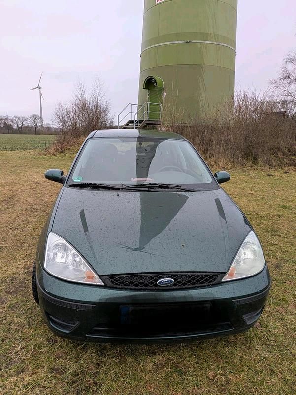 Second-hand Ford Focus 90 CP (66 kW) 2004 Verde Berlinǎ
