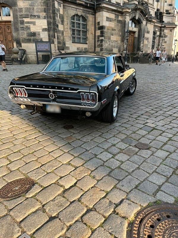Używany Ford V8 230 KM (169 kW) 1968 Czarny Coupe