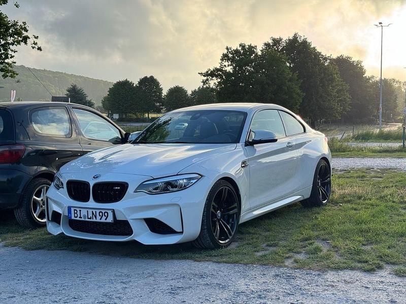 Weiß Gebraucht 2018 BMW M2 Performance Coupé | 40.995 € (Guter Preis) - Bild 1/4