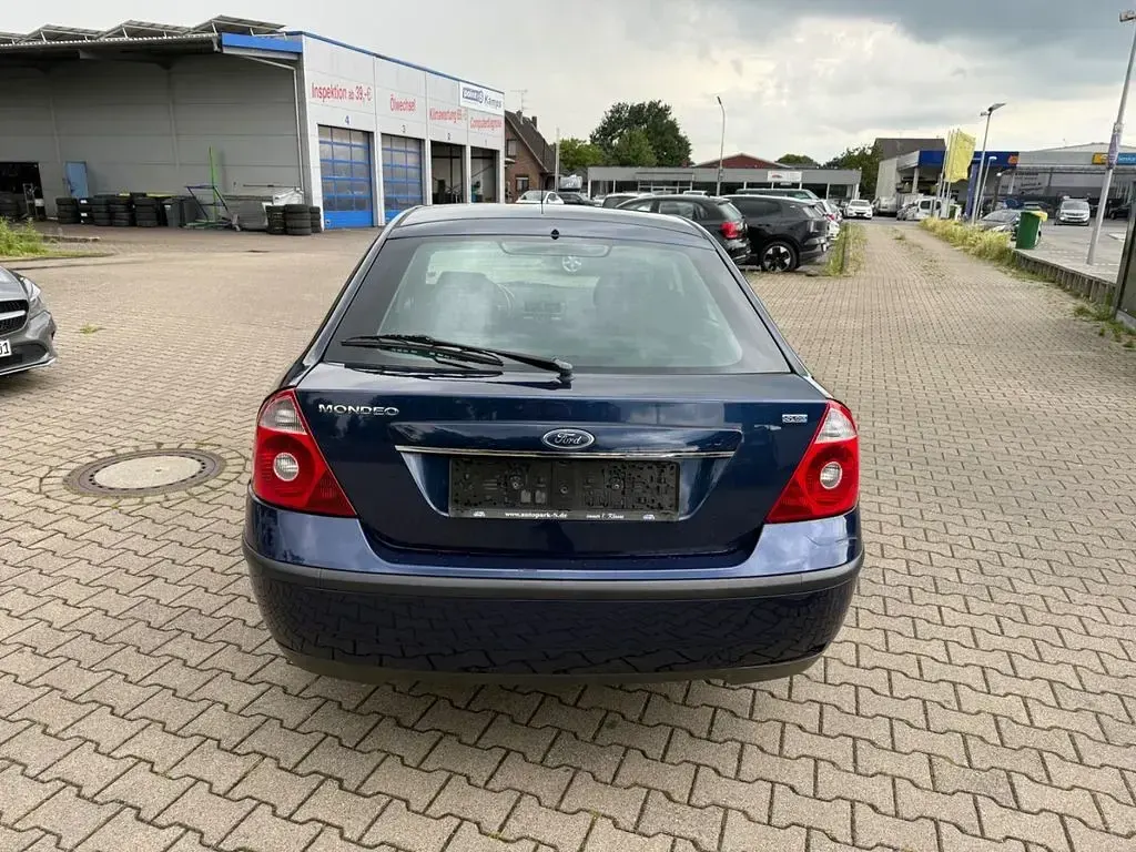 Gebraucht Ford Mondeo Ghia 131 PS (96 kW) 2004 Blau Limousine