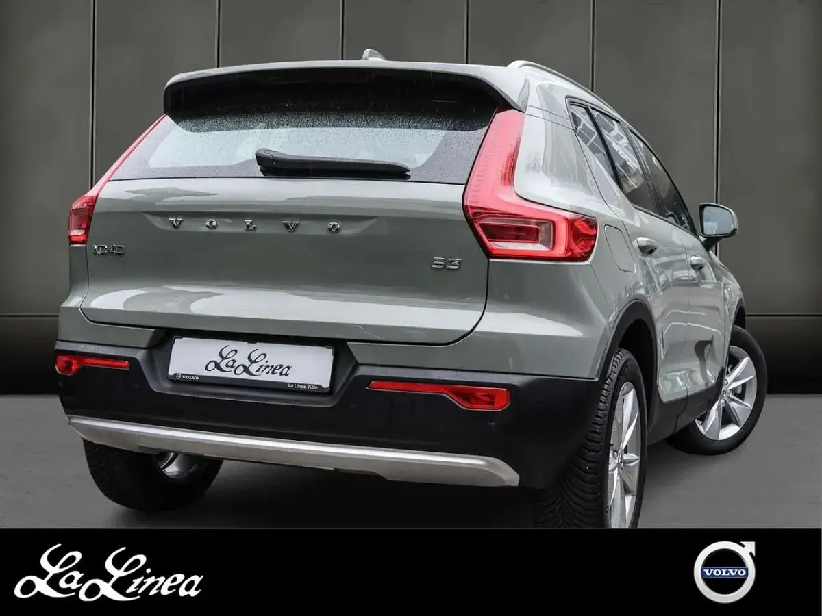 Gebraucht Volvo XC40 Core 163 PS (119 kW) 2024 Grün SUV