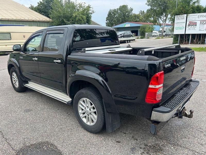 Schwarz Gebraucht 2015 Toyota HiLux Executive Abholung | 18.500 € (Fairer Preis) - Bild 1/4