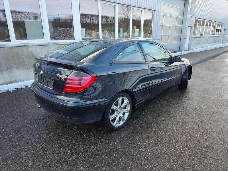 Gebraucht Mercedes C220 150 PS (110 kW) 2003 Smaragdschwarz  metalliclack Coupé