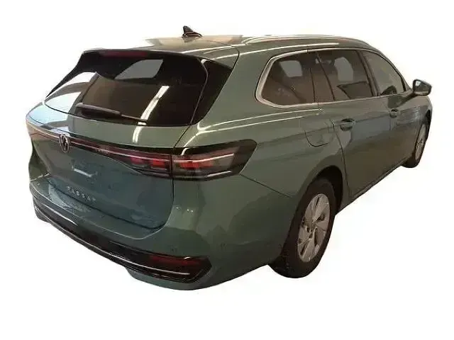 Gebraucht VW Passat Elegance 150 PS (110 kW) 2025 Maripositgrün metallic Kombi