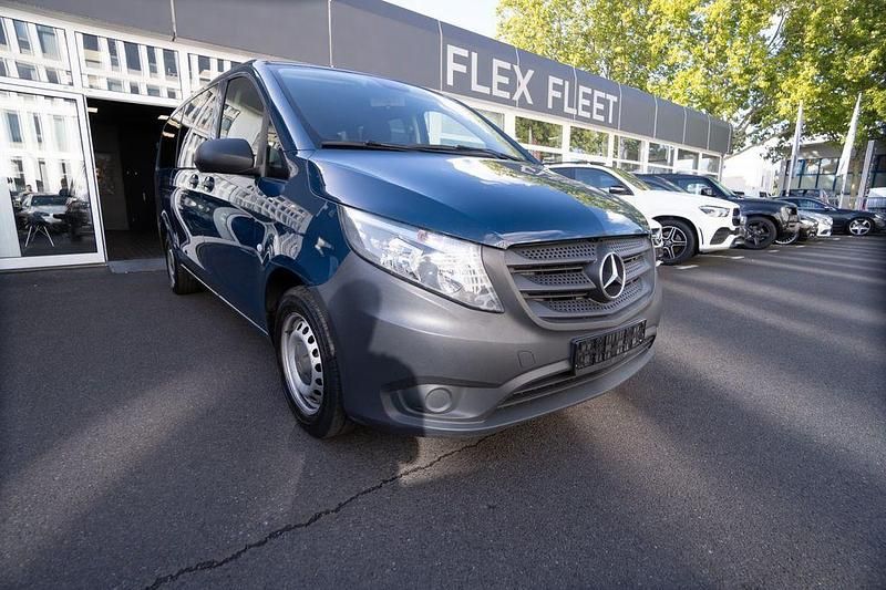 Blau Gebraucht 2016 Mercedes Vito Van / Kleinbus | 18.900 € - Bild 1/4