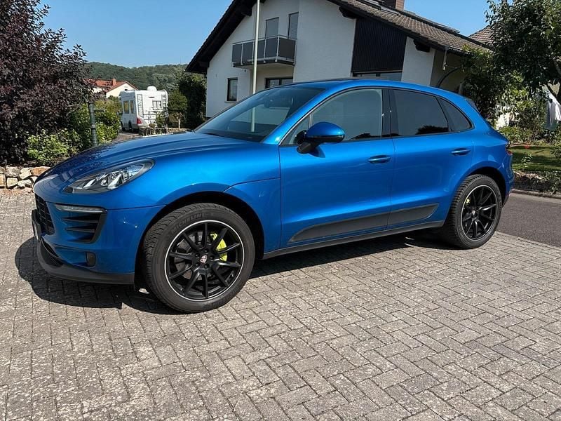 Blau Gebraucht 2023 Porsche Macan SUV | 36.999 € - Bild 1/4