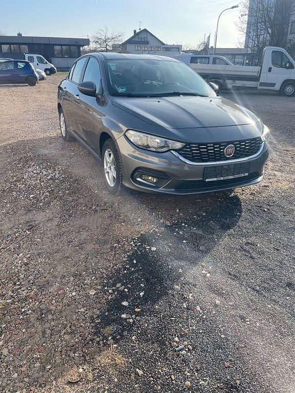 Grau Gebraucht 2017 Fiat Tipo Pop Limousine | 7.800 € (Guter Preis) - Bild 1/4
