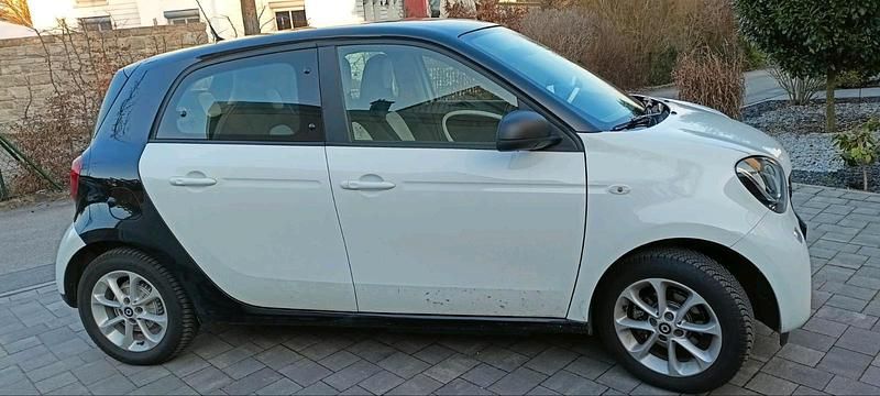 Gebraucht Smart ForFour Electric Drive Passion 60 kW (82 PS) 2018 Weiß Kleinwagen