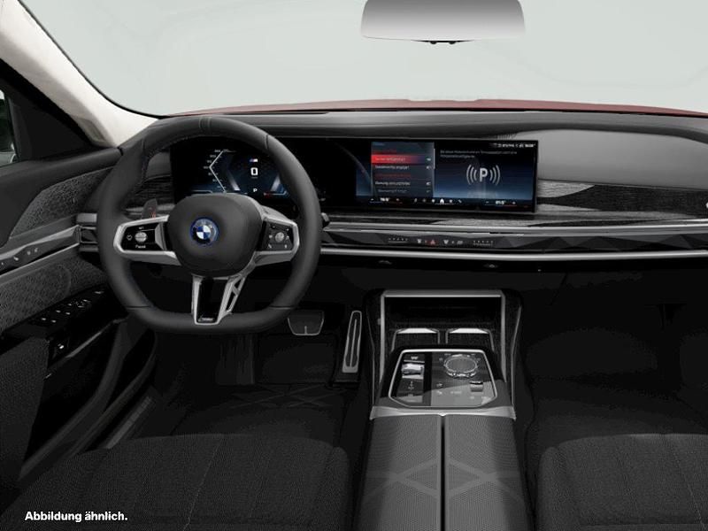 Gebraucht BMW M760e 571 PS (419 kW) 2025 Rot Limousine