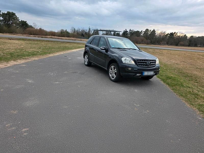 Gebraucht Mercedes ML350 272 PS (200 kW) 2005 Schwarz SUV