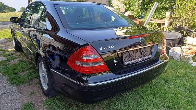 Gebraucht Mercedes E240 177 PS (130 kW) 2002 Schwarzmetallic Limousine