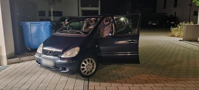 Blau Gebraucht 2002 Mercedes A160 Elegance Kleinwagen | 2.500 € - Bild 1/4