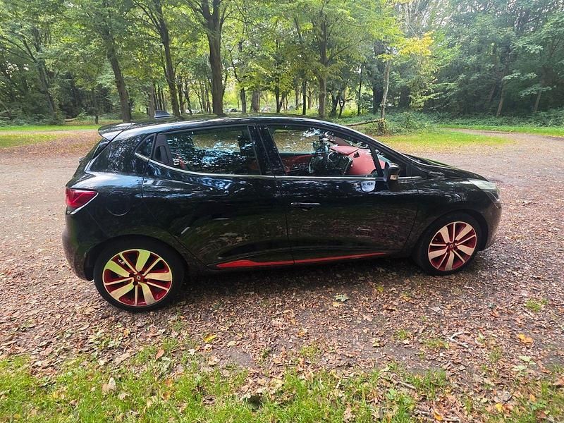 Używany Renault Clio IV Luxe 90 KM (66 kW) 2014 Czarny Hatchback