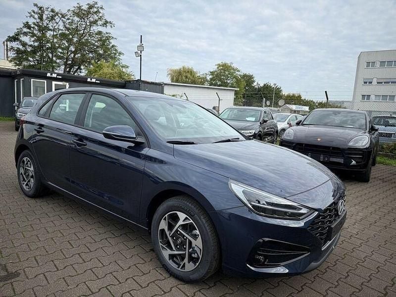 Grau Neu 2025 Hyundai i30 Style Limousine | 19.890 € (Superpreis) - Bild 1/4