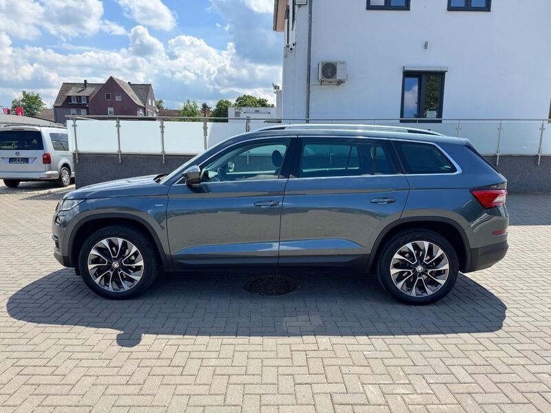 Grau Gebraucht 2020 Skoda Kodiaq Drive SUV | 19.999 € (Fairer Preis) - Bild 1/4
