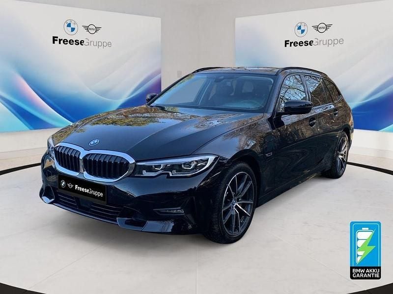 Gebraucht BMW 320e Shadowline 204 PS (150 kW) 2021 Schwarz Kombi