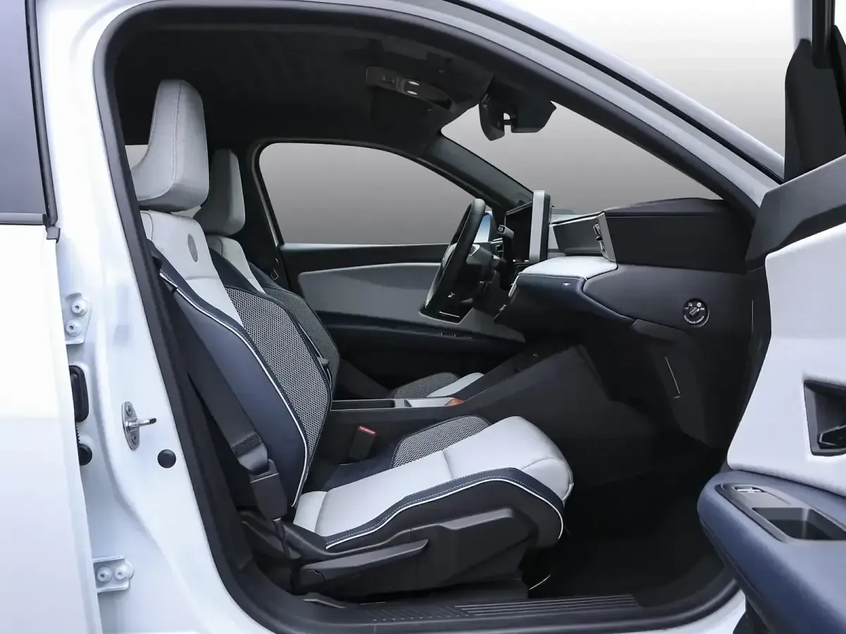 Gebraucht Renault 5 E-Tech Komfort 110 kW (150 PS) 2026 Perlmutt weiß+ black pearlsch Limousine