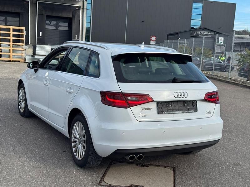 Używany Audi A3 Ambiente 150 KM (110 kW) 2014 Biały Sedan/Limuzyna