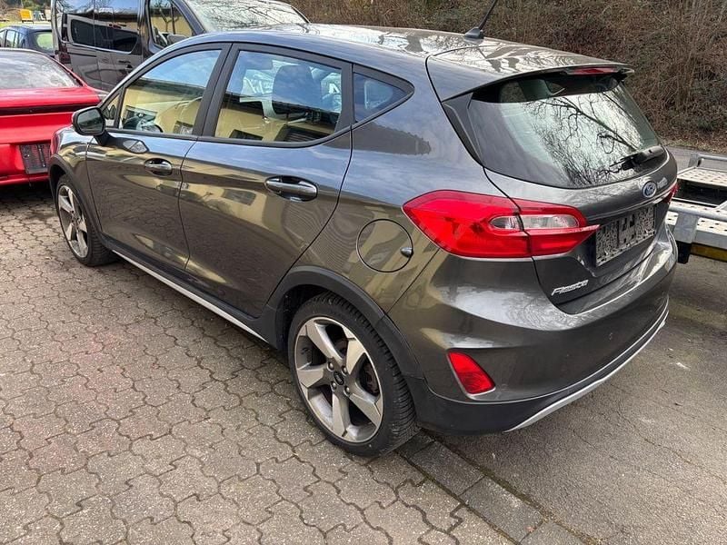 Gebraucht Ford Fiesta Active 86 PS (63 kW) 2018 Grau Kleinwagen