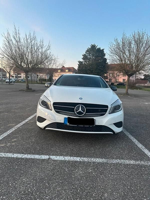 Gebraucht Mercedes A200 156 PS (114 kW) 2013 Weiß Limousine