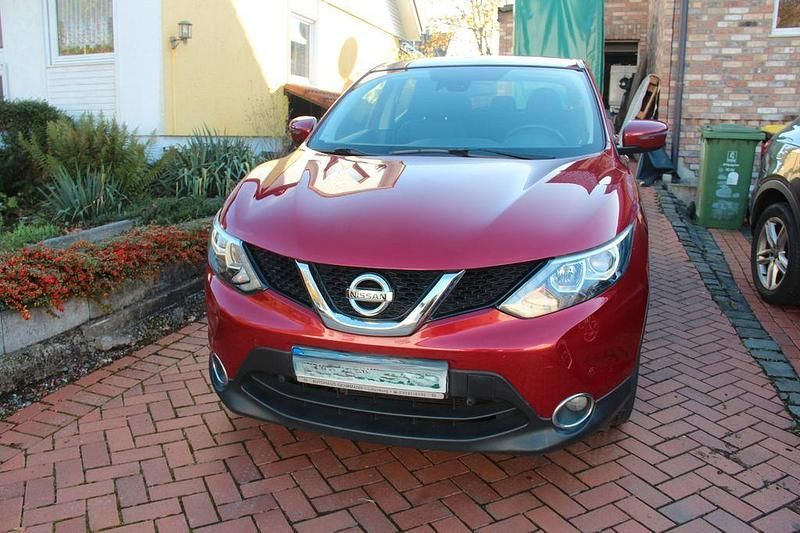 Rot Gebraucht 2014 Nissan Qashqai Acenta SUV | 10.300 € (Etwas zu teuer) - Bild 1/4