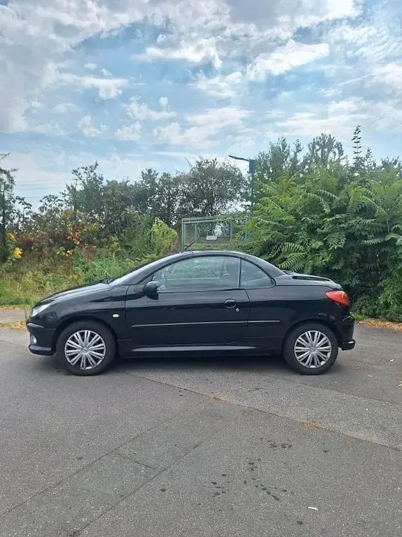 Gebraucht Peugeot 206 CC 109 PS (80 kW) 2006 Schwarz Cabrio