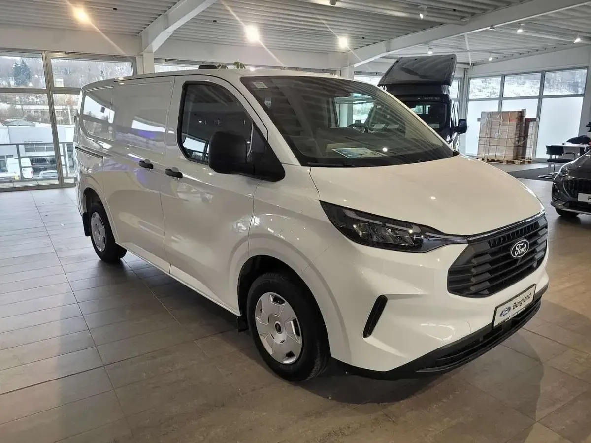 Gebraucht Ford Transit Custom Trend 136 PS (100 kW) 2024 Frozen white weiß Van