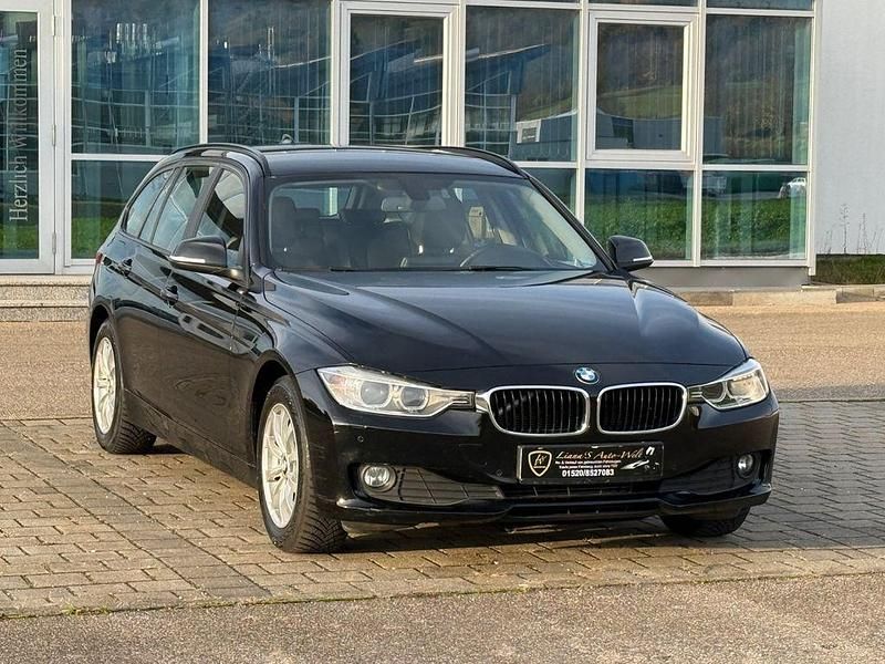 Schwarz Gebraucht 2013 BMW 320 Comfort Edition Kombi | 6.799 € (Guter Preis) - Bild 1/4