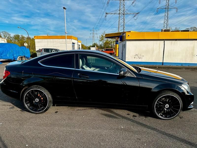 Gebraucht Mercedes C220 170 PS (125 kW) 2012 Schwarz Coupé