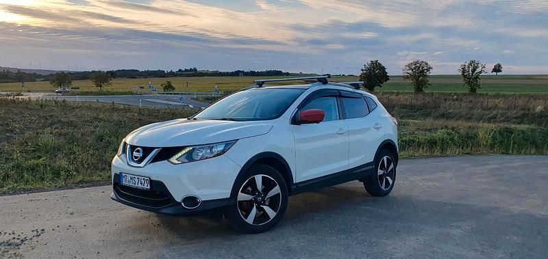 Weiß Gebraucht 2014 Nissan Qashqai SUV | 12.750 € (Teuer) - Bild 1/4