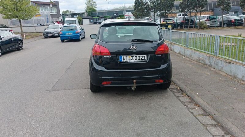 Schwarz Gebraucht 2010 Kia Venga Vision Kleinwagen | 3.200 € - Bild 1/4