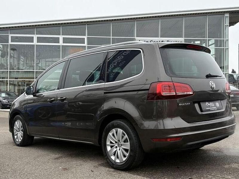 Gebraucht VW Sharan Comfortline 160 PS (117 kW) 2017 Braun Van / Kleinbus