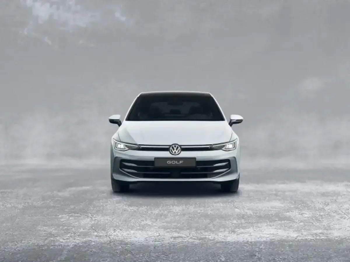 Gebraucht VW Golf VIII Edition 150 PS (110 kW) 2024 Crystal ice blue metallic Limousine