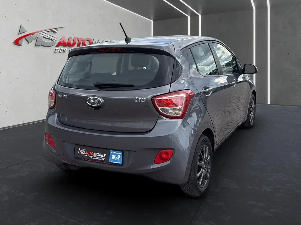 Gebraucht Hyundai i10 Classic 67 PS (49 kW) 2015 Grau Kleinwagen