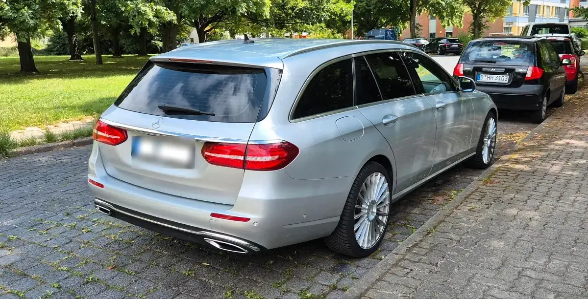 Gebraucht Mercedes E220 Avantgarde 194 PS (142 kW) 2020 Silber Kombi