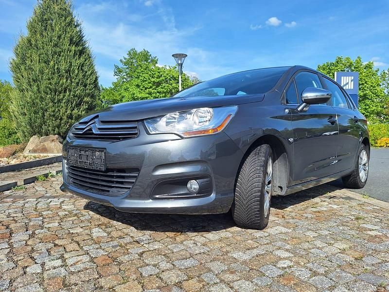 Grau Gebraucht 2014 Citroën C4 Attraction Limousine | 5.299 € (Fairer Preis) - Bild 1/4