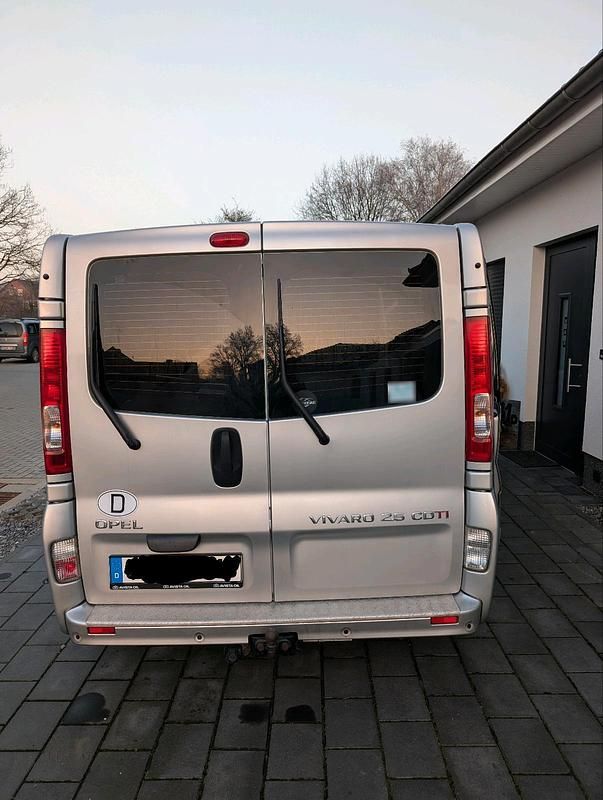 Gebraucht Opel Vivaro 2011 Silber Van / Kleinbus