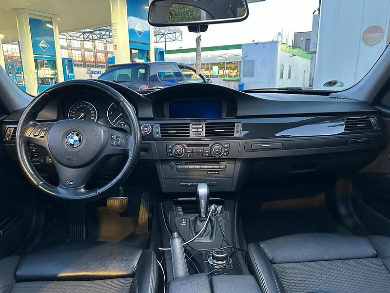 Gebraucht BMW 320 184 PS (135 kW) 2011 Grau Limousine