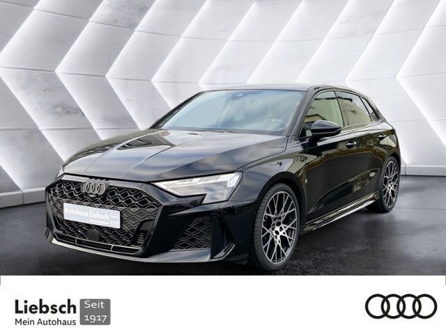 Mythosschwarz metallic Gebraucht 2025 Audi RS3 Sportback Ambiente Kleinwagen | 74.980 € (Teuer) - Bild 1/4