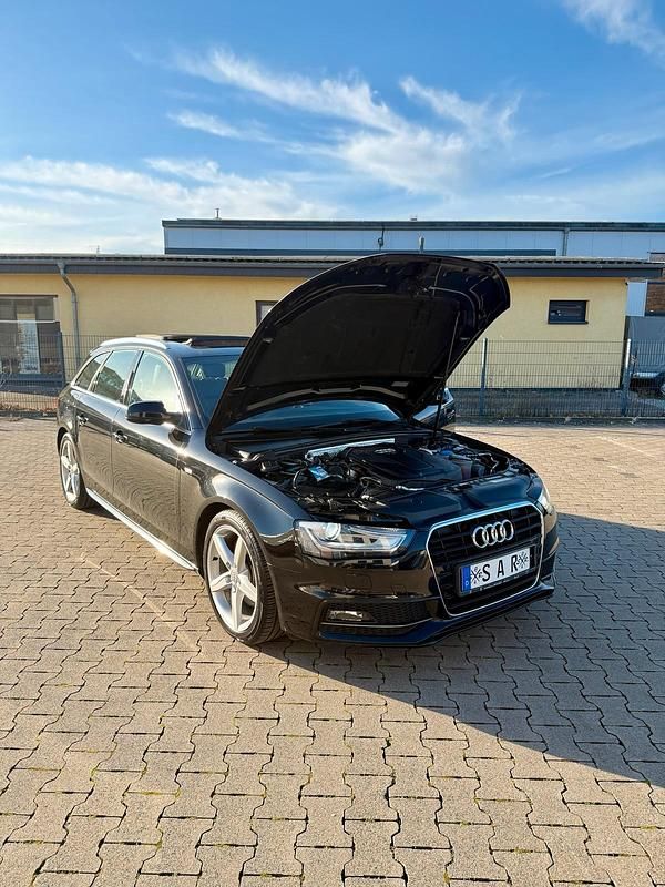 Schwarz Gebraucht 2015 Audi A4 Comfort Kombi | 12.500 € (Etwas zu teuer) - Bild 1/4