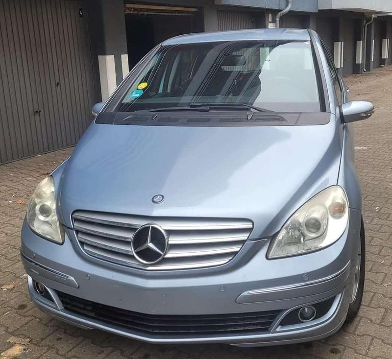 Blau Gebraucht 2005 Mercedes B170 Van / Kleinbus | 3.500 € (Guter Preis) - Bild 1/4