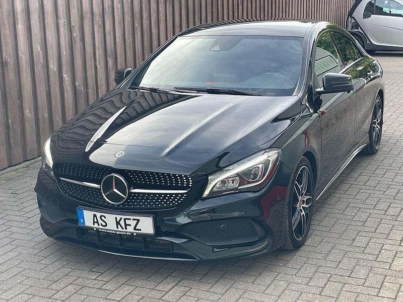 Schwarz Gebraucht 2017 Mercedes CLA200 AMG line Limousine | 21.990 € (Etwas zu teuer) - Bild 1/4