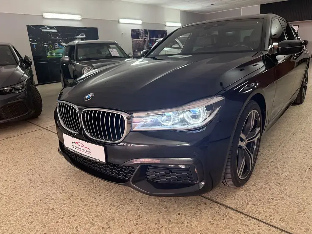 Gebraucht BMW 730 Sport Line 265 PS (194 kW) 2019 Saphirschwarz Limousine