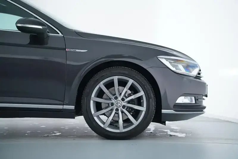 Gebraucht VW Passat Highline 190 PS (139 kW) 2018 Mangangrau metallic Limousine