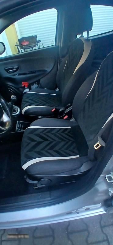 Gebraucht Lancia Ypsilon 95 PS (69 kW) 2018 Silber Kleinwagen