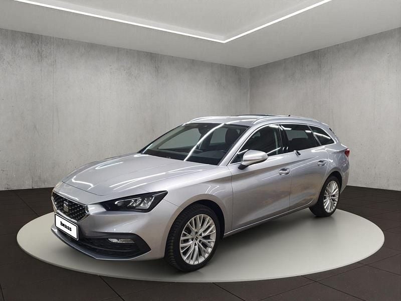 Urban silber metallic Gebraucht 2023 Seat Leon XCELLENCE Kombi | 21.950 € (Superpreis) - Bild 1/4