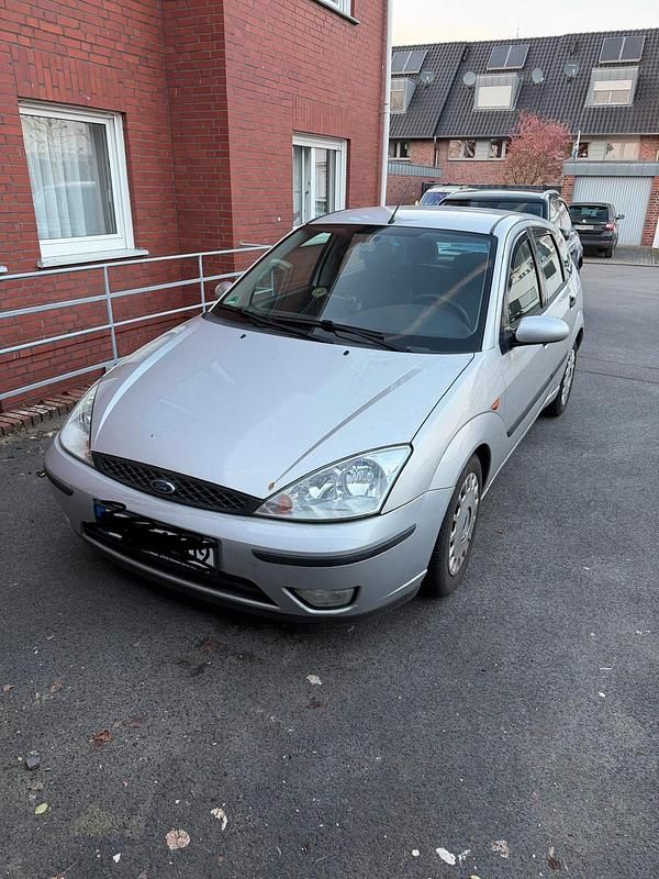 Gebraucht Ford Focus 100 PS (73 kW) 2003 Grau Kleinwagen