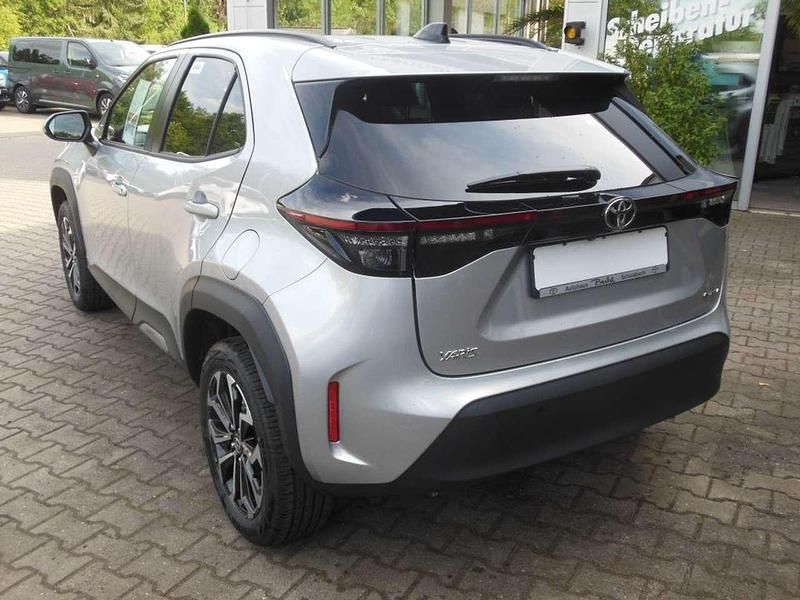 Neu Toyota Yaris Cross 131 PS (96 kW) 2025 Schimmering silber metallic SUV