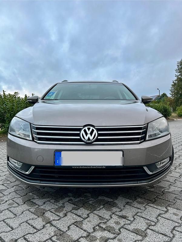 Grau Gebraucht 2011 VW Passat Kombi | 4.200 € (Superpreis) - Bild 1/4