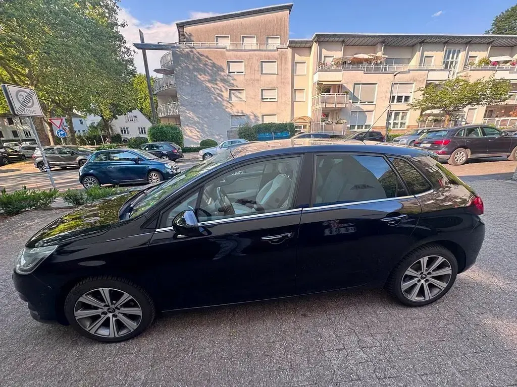 Gebraucht Citroën C4 Shine 120 PS (88 kW) 2016 Schwarz Limousine